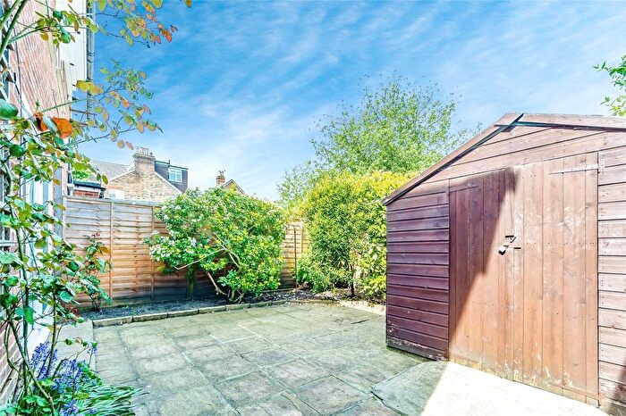 1 Bedroom Flat For Sale In Endsleigh Road, Merstham, Redhill, Surrey, RH1