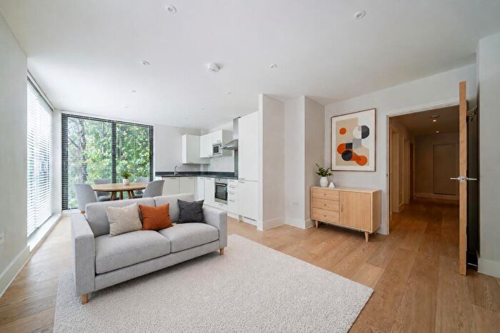 2 Bedroom Flat For Sale In Park Road, Beckenham, BR3