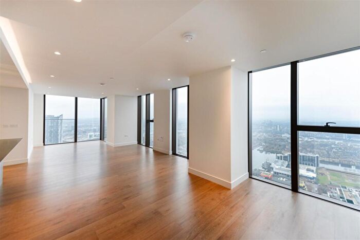 3 Bedroom Apartment To Rent In Marsh Wall, London, E14