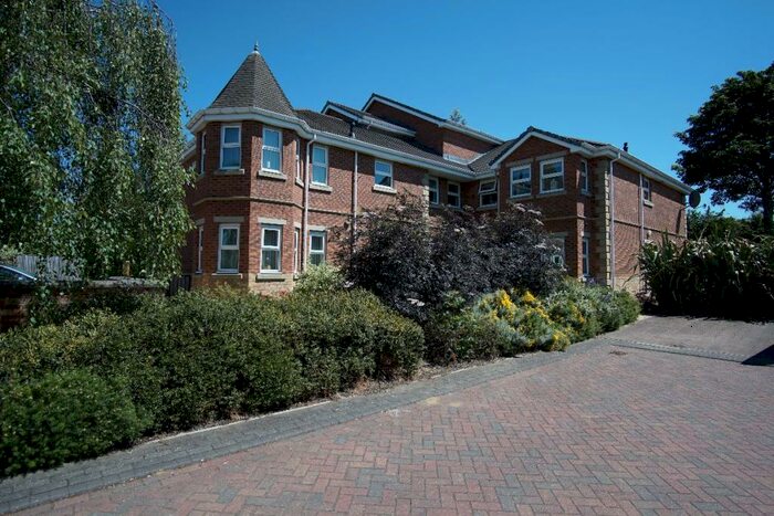 2 Bedroom Apartment To Rent In Barrowby View, Garforth, Leeds, LS25