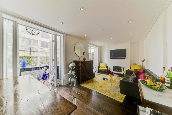 2 Bedroom Detached House To Rent In The Riddgeway, Mill Hill, NW7