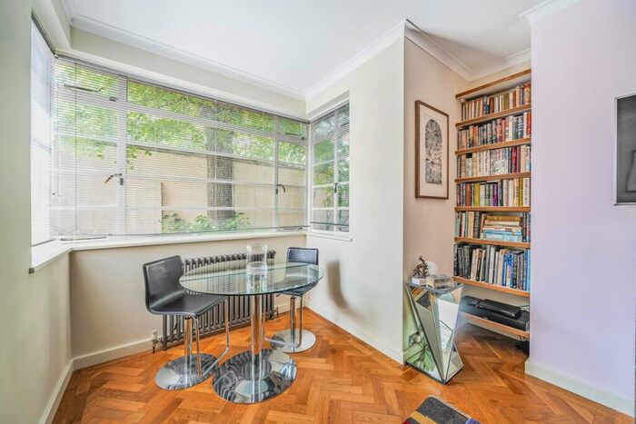 2 Bedroom Flat For Sale In Cochrane Street, St Johns Wood, NW8