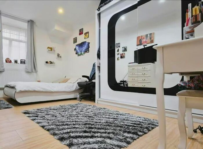 3 Bedroom Flat To Rent In Upton Lane, London, E7