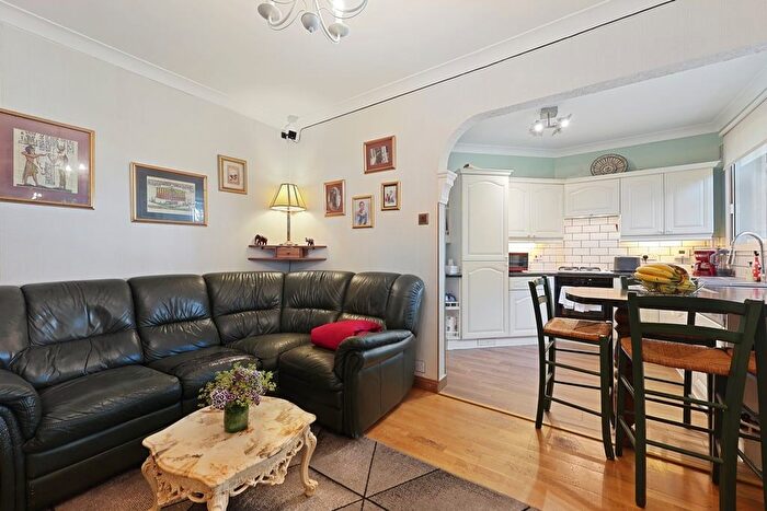 2 Bedroom Flat For Sale In Neasden Lane, London, NW10