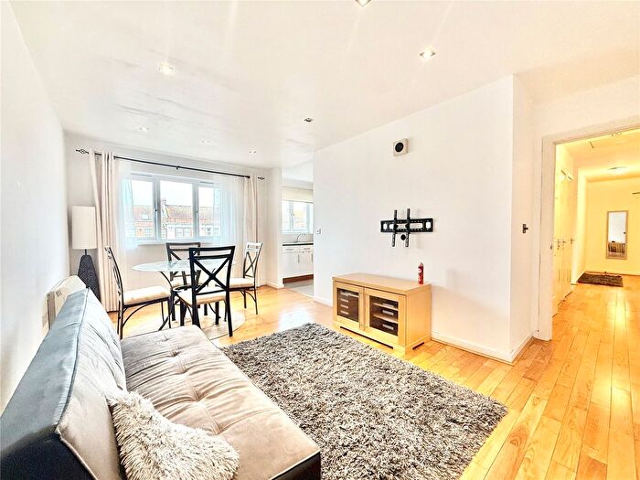 2 Bedroom Flat To Rent In Balmoral House, Honeypot Lane, Stanmore, HA7
