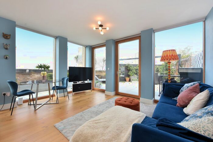 1 Bedroom Flat To Rent In Railway, Lockton Street, London, W10