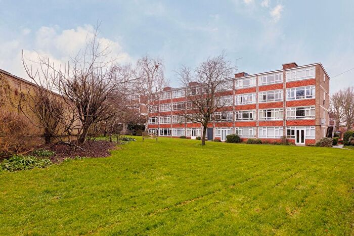 3 Bedroom Flat For Sale In Garden Royal, Kersfield Road, SW15