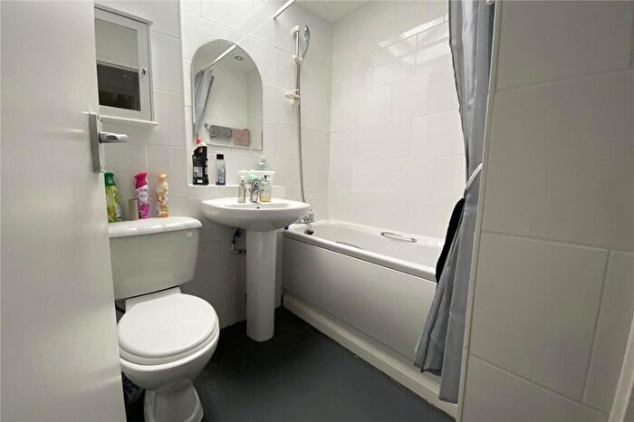 2 Bedroom Flat For Sale In Oak Green, Winchester Road, Four Marks, Alton, GU34