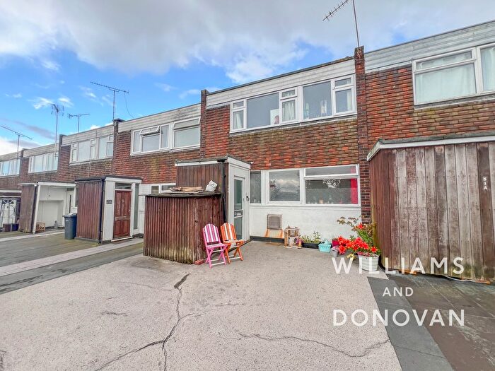 3 Bedroom Flat To Rent In Spa Road, Hockley, SS5