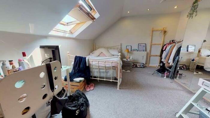 3 Bedroom Apartment To Rent In Burley Road, Burley, Leeds, LS4