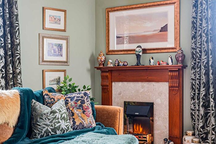 2 Bedroom Flat For Sale In Meadfoot Road, Torquay, Devon, TQ1