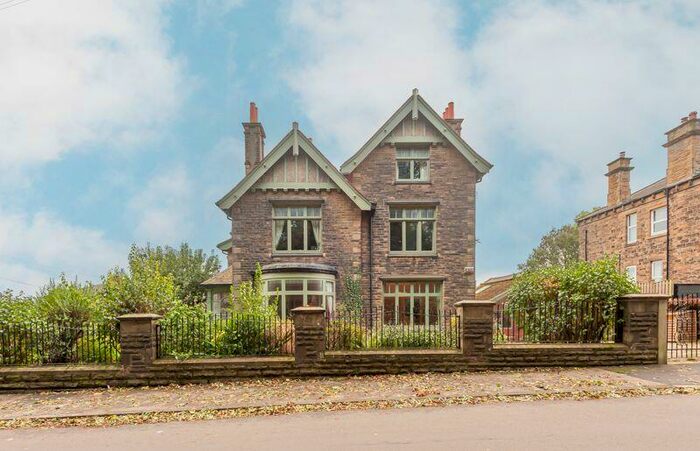 2 Bedroom Flat To Rent In St. Andrews Avenue, Morley, LS27