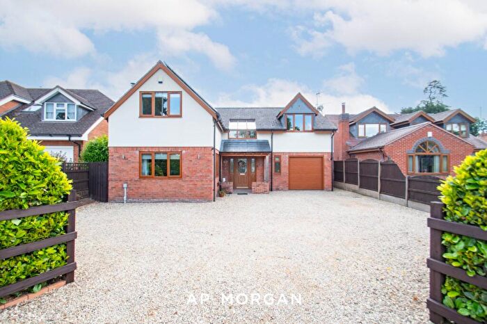 4 Bedroom Detached House For Sale In Worcester Road, Stoke Heath, Bromsgrove, Worcestershire, B61