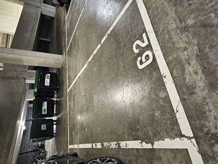 Garage / Parking To Rent In Simpson Loan, Edinburgh, EH3