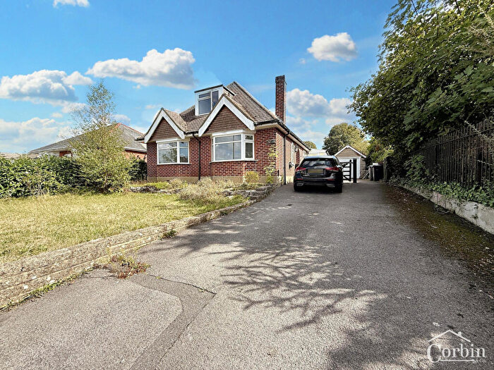 2 Bedroom Chalet For Sale In Kinson Road, Bournemouth, BH10