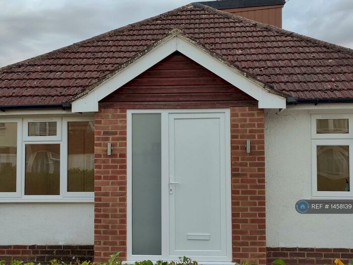 3 Bedroom Bungalow To Rent In Repton Road, Reading, RG6