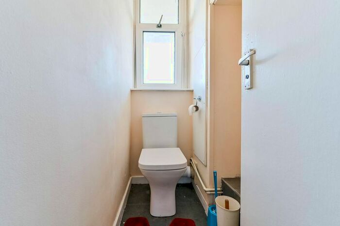 2 Bedroom Flat To Rent In Kettleby House, Brixton, London, SW9