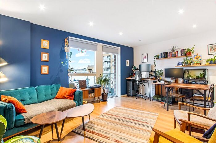 1 Bedroom Flat For Sale In Candish Court, Miles Road, London, N8