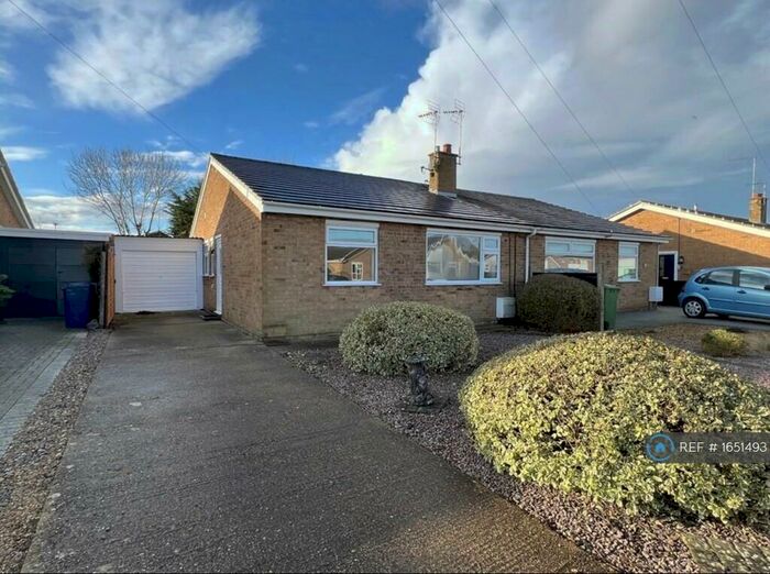 2 Bedroom Bungalow To Rent In Chestnut Crescent, March, PE15