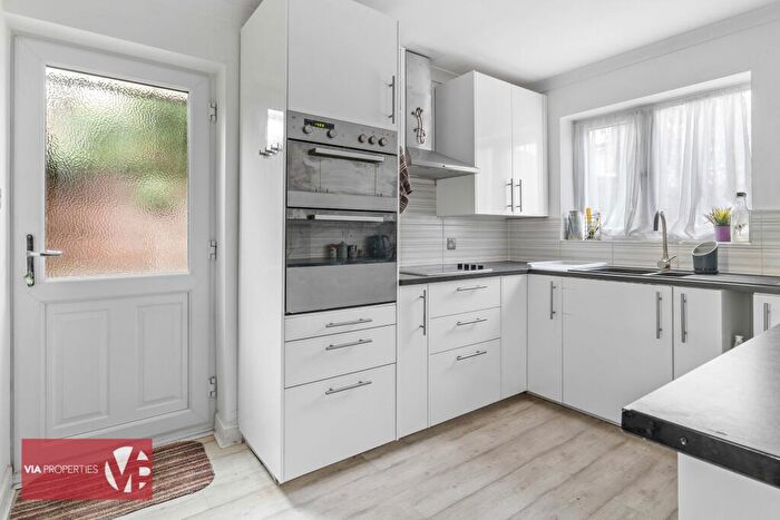 5 Bedroom Detached House For Sale In Badgers Croft, Broxbourne, EN10