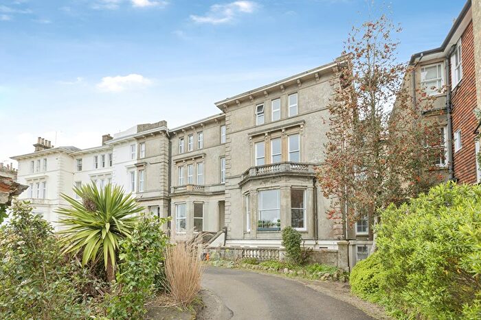 2 Bedroom Flat For Sale In Mount Ephraim, Tunbridge Wells, Kent, TN4
