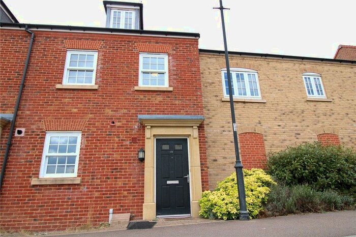3 Bedroom Semi-Detached House To Rent In Greenkeepers Road, Great Denham, MK40
