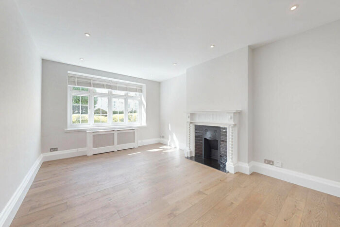 3 Bedroom Apartment To Rent In Clifton Court, Northwick Terrace, St Johns Wood, London, NW8