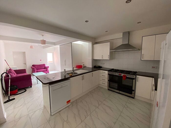 6 Bedroom Terraced House To Rent In Norris Road, Reading, RG6
