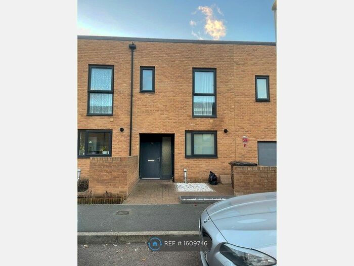 2 Bedroom Semi-Detached House To Rent In Ellis Avenue, Dagenham, RM8