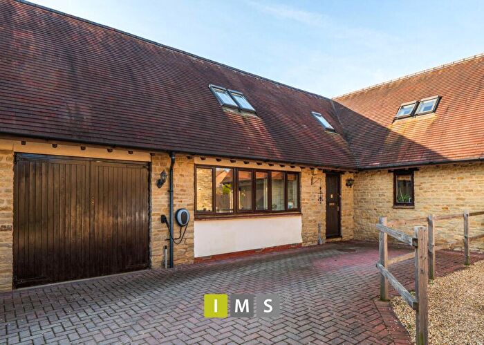 3 Bedroom Detached House For Sale In Cots Green, Kidlington, OX5