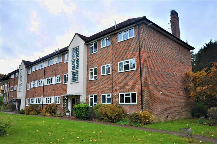 2 Bedroom Flat To Rent In Oaklands Close, Hempstead Road, Watford, WD17