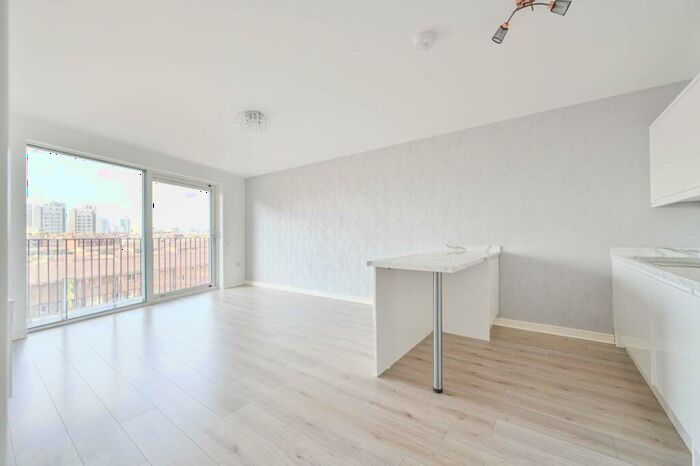 2 Bedroom Flat To Rent In Steedman Street, Elephant And Castle, London, SE17