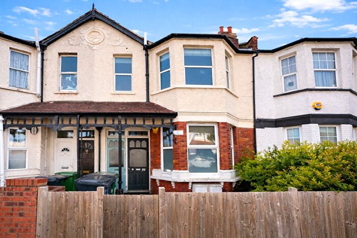 2 Bedroom Maisonette For Sale In Perry Hill, London, SE6