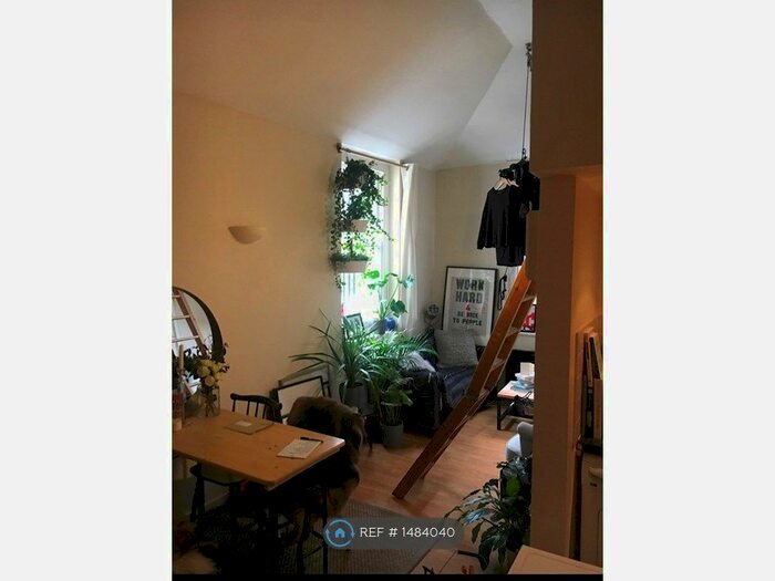 Studio To Rent In Clarence Place, London, E5