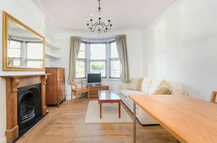 1 Bedroom Flat To Rent In Gladstone Road, Wimbledon, London, SW19