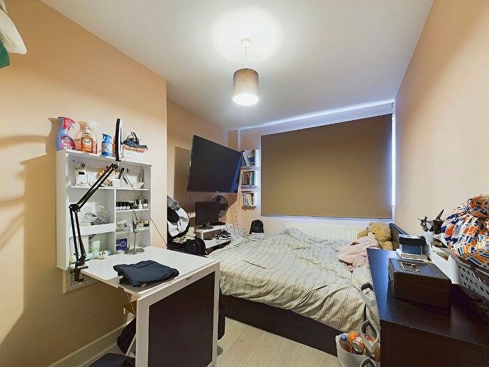 2 Bedroom Semi-Detached House For Sale In Arsenal Road, London, Greater London, SE9