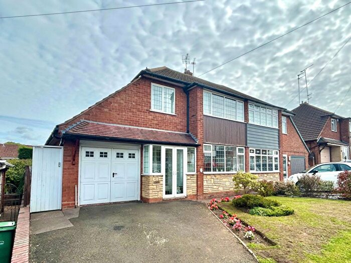 3 Bedroom Semi-detached House For Sale In Northway, Sedgley, DY3