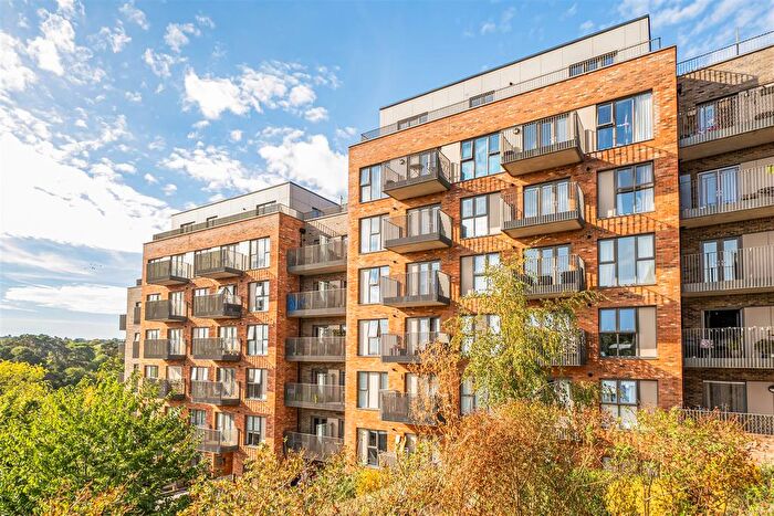 2 Bedroom Flat For Sale In Rosalind Drive, Maidstone, ME14