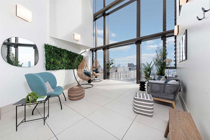 2 Bedroom Flat To Rent In Casson Square, Borough, SE1