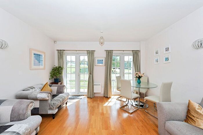 2 Bedroom Flat For Sale In Lewiston Close, Worcester Park, KT4