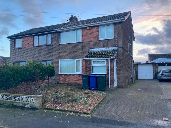 3 Bedroom Semi-Detached House To Rent In Clayfield View, Mexborough, S64