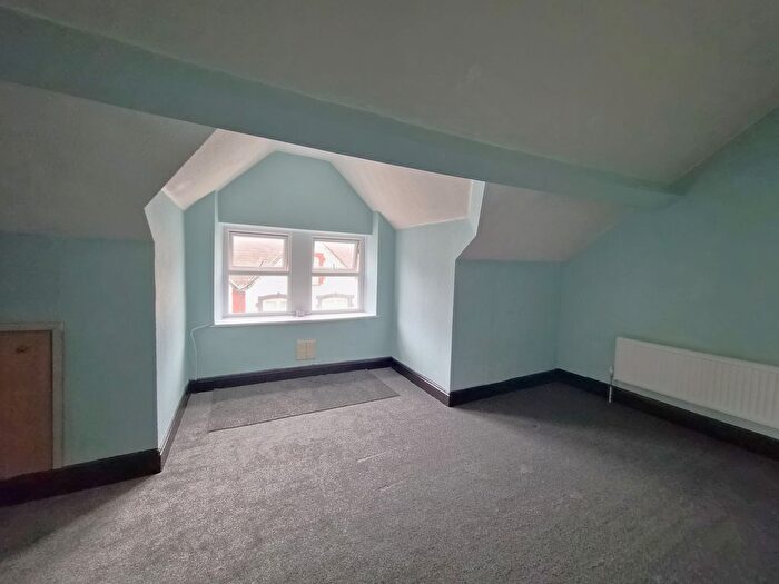 1 Bedroom Flat To Rent In Commercial Street, Caerphilly, CF83