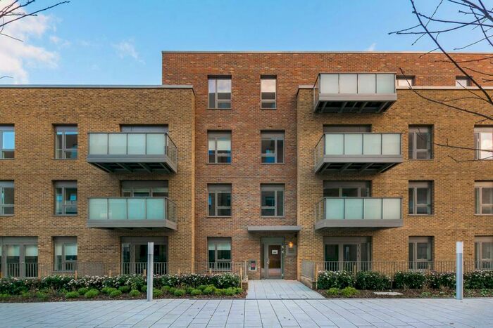 2 Bedroom Flat To Rent In Smithfield Square, Hornsey, London, N8