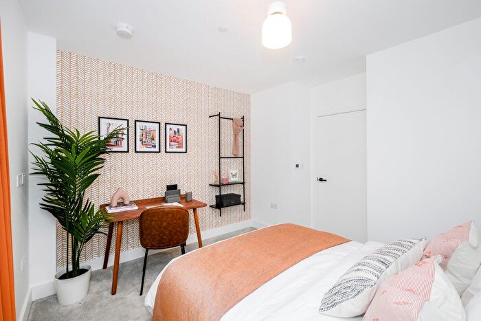 2 Bedroom Flat For Sale In Poplar Walk, Croydon, CR0