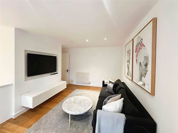 2 Bedroom Flat To Rent In Autumn Drive, Sutton, SM2