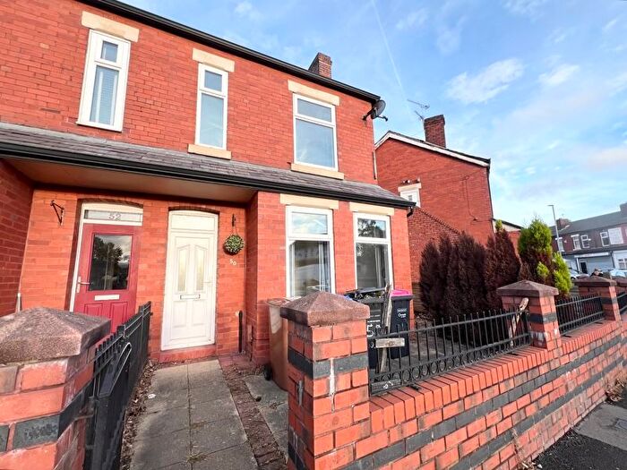 3 Bedroom Semi-Detached House To Rent In Tootal Drive, Salford, M5