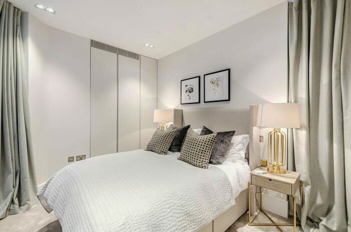 1 Bedroom Flat To Rent In Warwick Court, Bloomsbury, London, WC1R