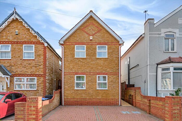 4 Bedroom Detached House To Rent In Surbiton, Surrey, KT6