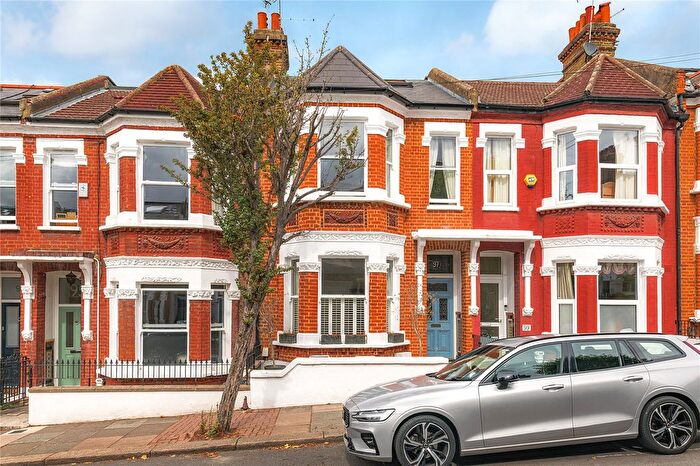 2 Bedroom Flat For Sale In Bramfield Road, Battersea, London, SW11