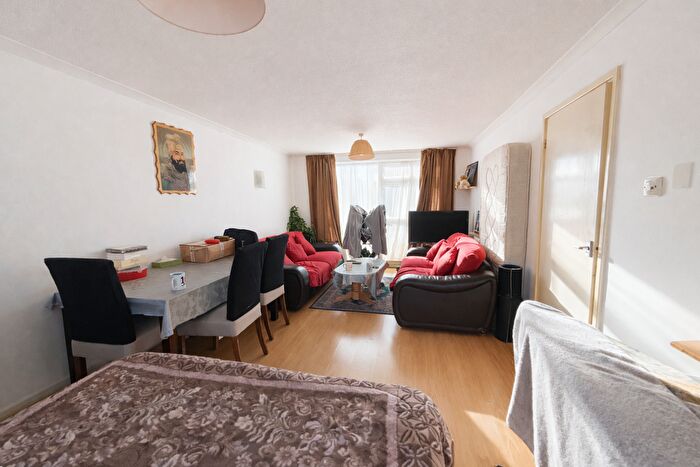 2 Bedroom Flat To Rent In Church Road, Ilford, IG2
